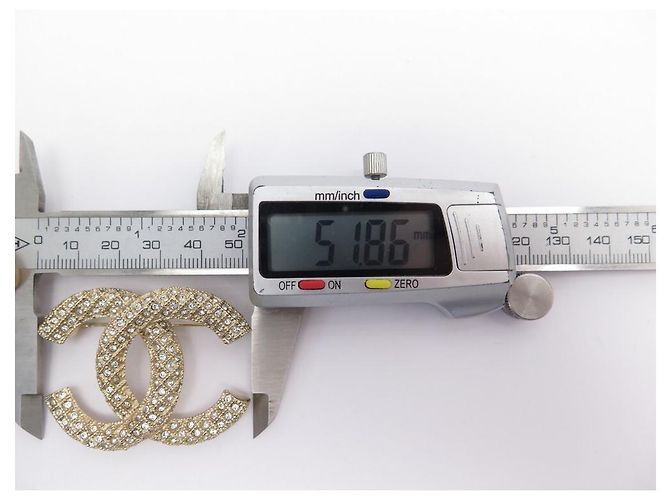 NEUES CHANEL LOGO CC & STRASS AB BROSCHE5207 IN GOLD METALL NEUE GOLDENE BROSCHE - Ansicht 10