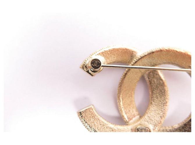 NEUES CHANEL LOGO CC & STRASS AB BROSCHE5207 IN GOLD METALL NEUE GOLDENE BROSCHE - Ansicht 5