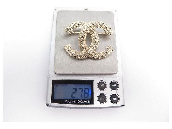NEUES CHANEL LOGO CC & STRASS AB BROSCHE5207 IN GOLD METALL NEUE GOLDENE BROSCHE - Ansicht 9