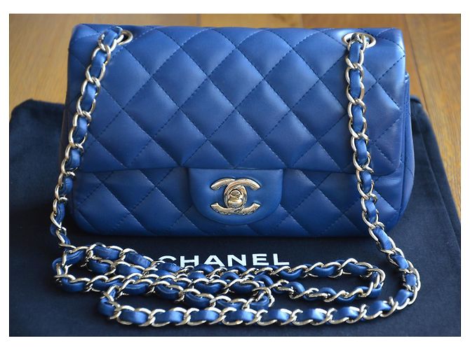 Mini borsa classica senza tempo Chanel Blu Blu scuro Gold hardware - vista 2