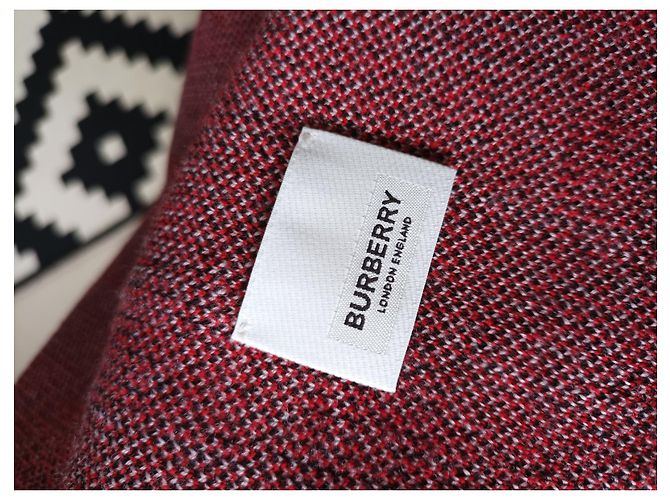 CAPA DE MUJER BURBERRY PONCHO CON BOTONES TB MONOGRAMA Gris - vista 4