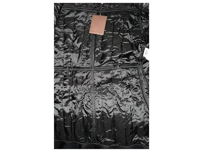 Louis Vuitton Steppmantel mit Rüschen schwarz - Ansicht 12