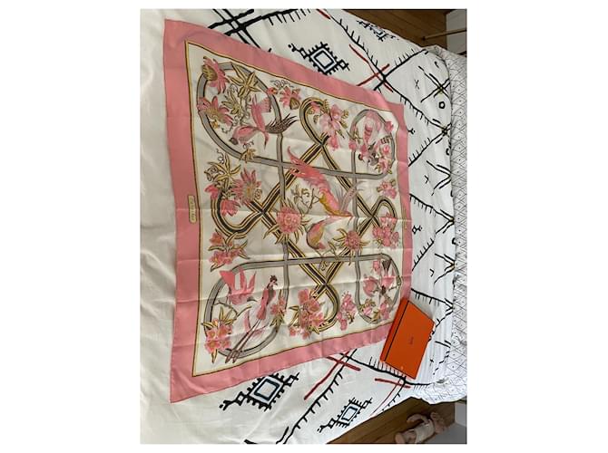 Quadrato in seta Hermès rosa e bianco - vista 2