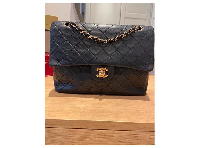 Borsa a mano Chanel Timeless in pelle blu navy con finiture oro Gold hardware - vista 2