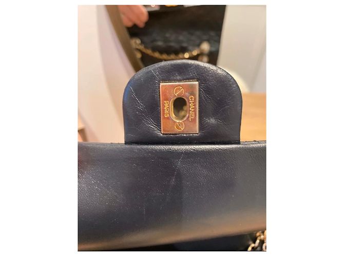 Borsa a mano Chanel Timeless in pelle blu navy con finiture oro Gold hardware - vista 8