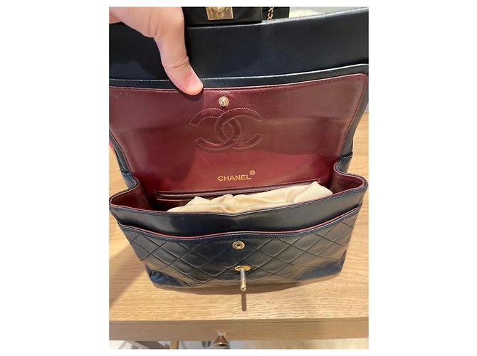 Borsa a mano Chanel Timeless in pelle blu navy con finiture oro Gold hardware - vista 9