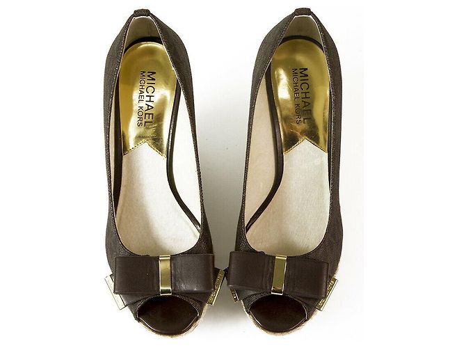 Michael Kors Meg Brown Monogram Canvas Bow Zeppa Platform Peep Toe Scarpe 7.5 M - vista 2