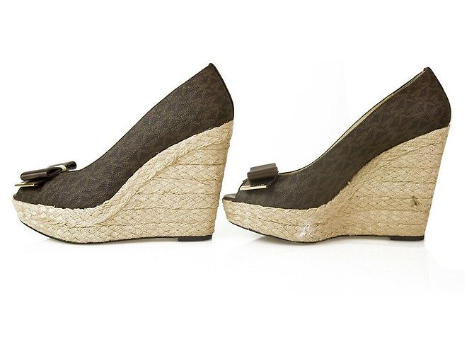 Michael Kors Meg Brown Monogram Canvas Bow Zeppa Platform Peep Toe Scarpe 7.5 M - vista 4