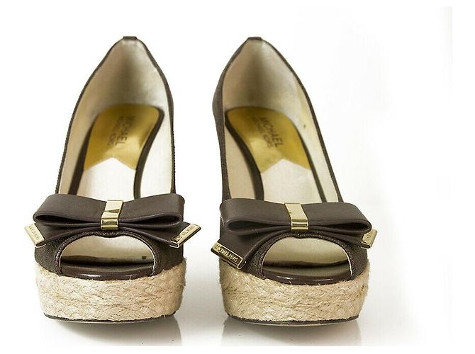 Michael Kors Meg Brown Monogram Canvas Bow Zeppa Platform Peep Toe Scarpe 7.5 M - vista 6