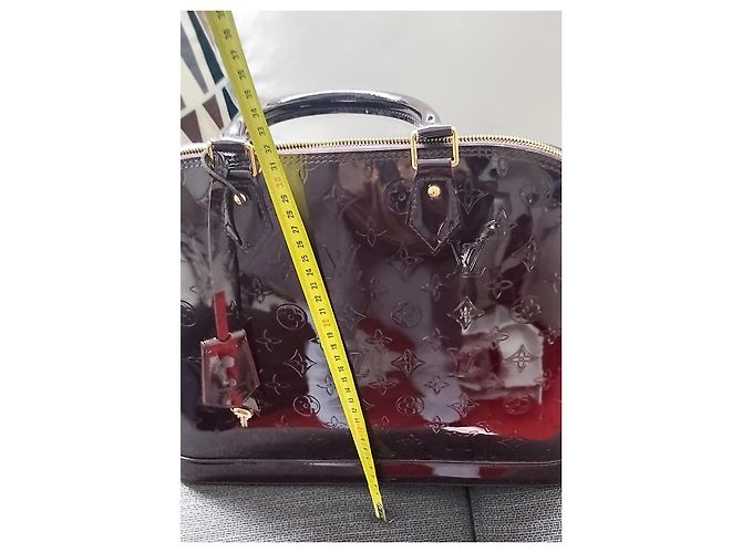 Louis Vuitton Borsa Alma Aubergine Vernice D'oro Viola scuro - vista 10