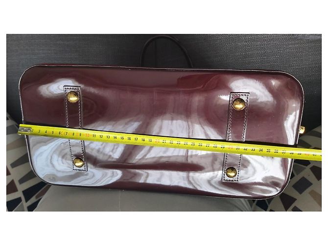 Louis Vuitton Borsa Alma Aubergine Vernice D'oro Viola scuro - vista 13