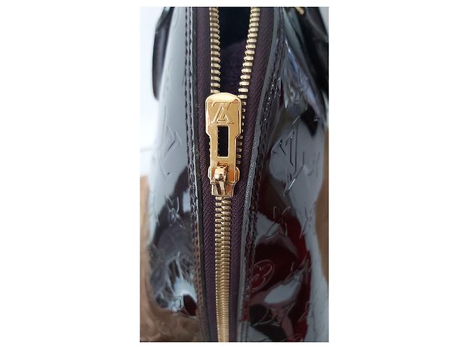 Louis Vuitton Borsa Alma Aubergine Vernice D'oro Viola scuro - vista 9