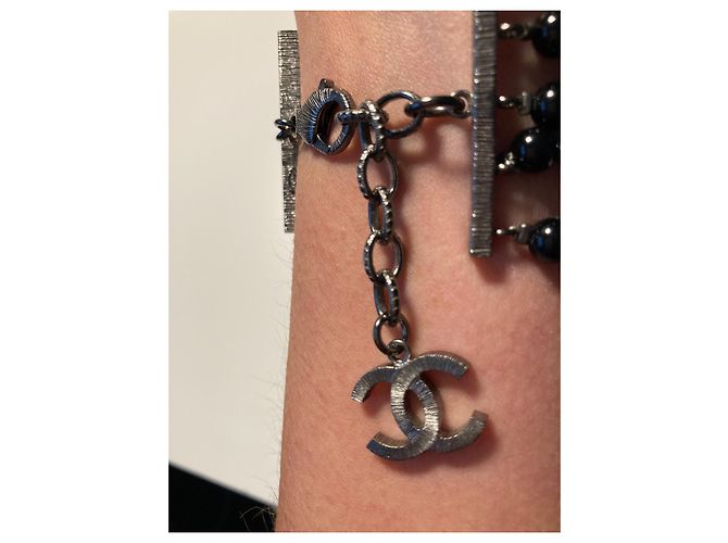 Bracciale Chanel con 5 file di perle nere e bianche Nero - vista 4