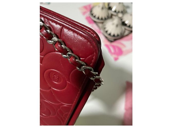 Wallet On Chain Pochette Chanel WOC Camellia en cuir rouge foncé Bordeaux - vue 4