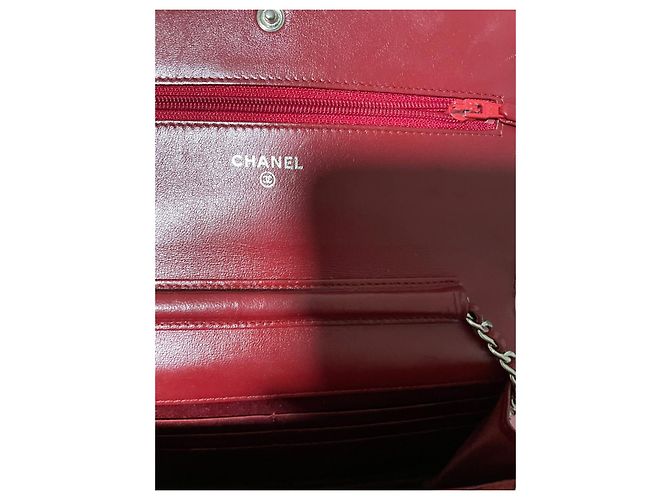 Wallet On Chain Pochette Chanel WOC Camellia en cuir rouge foncé Bordeaux - vue 5