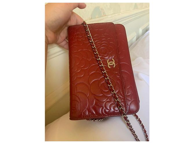 Wallet On Chain Pochette Chanel WOC Camellia en cuir rouge foncé Bordeaux - vue 8