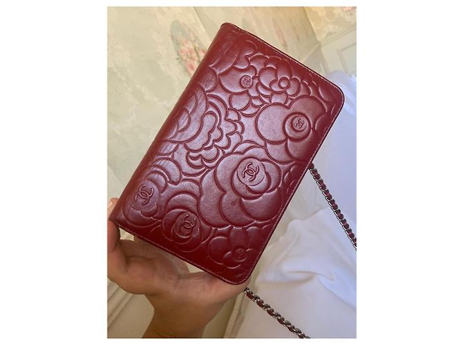 Wallet On Chain Pochette Chanel WOC Camellia en cuir rouge foncé Bordeaux - vue 9