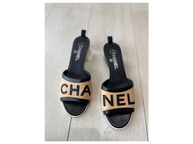Mule Chanel in pelle beige - vista 2