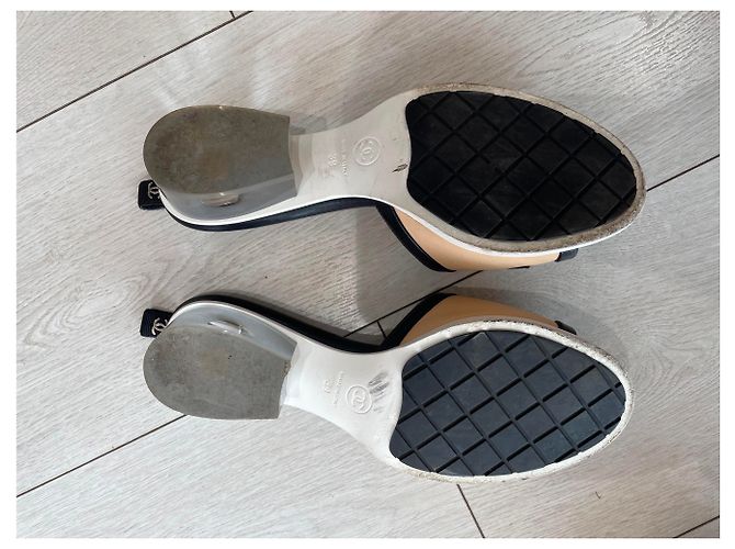Mule Chanel in pelle beige - vista 4