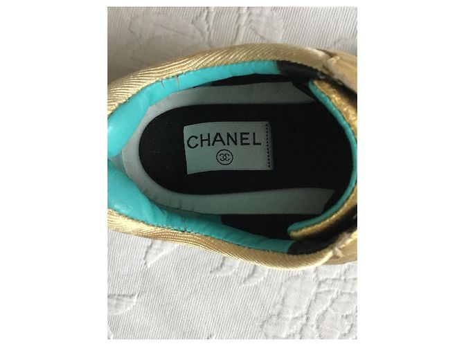 Nuove sneakers Chanel D'oro - vista 6