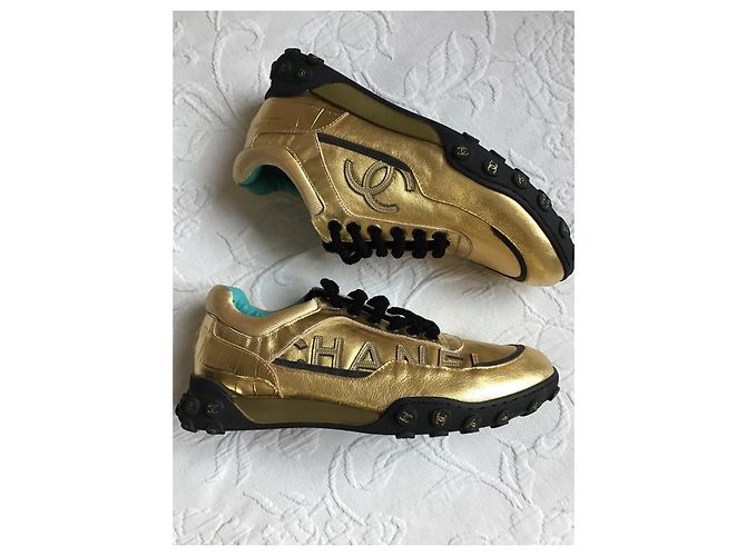 Nuove sneakers Chanel D'oro - vista 7