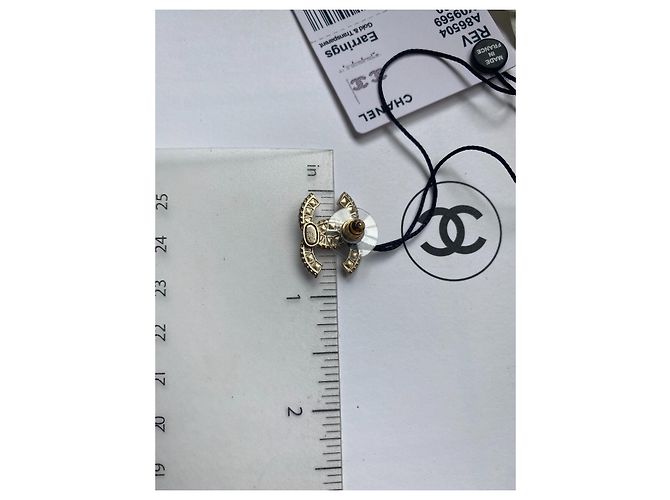 Orecchini con cristalli logo Chanel CC color oro Gold hardware - vista 8