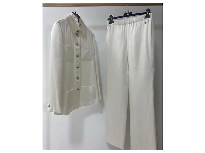Blusa Calça Chanel Ivory Silk Gripoix Terno Bege - vista 2