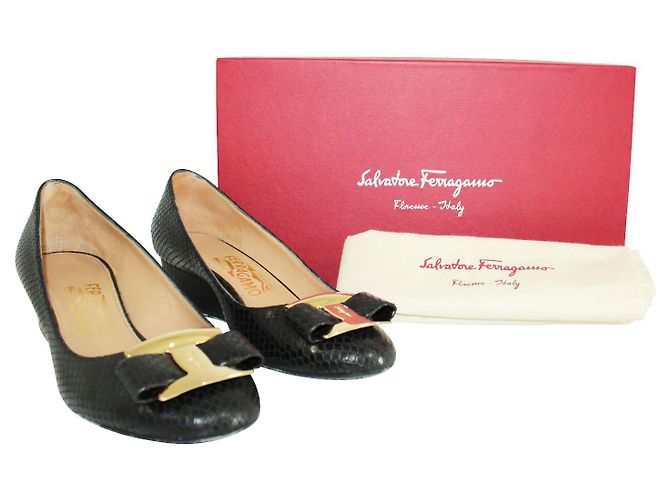 Salvatore Ferragamo Zeppe nere goffrate in pelle di serpente - vista 8
