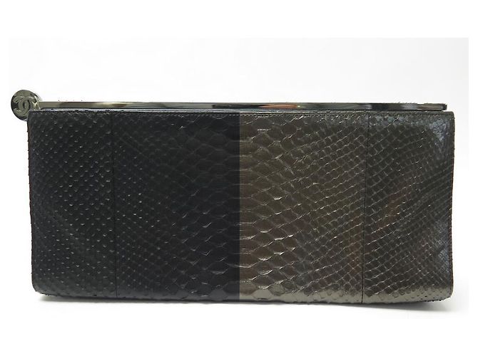 CHANEL HANDTASCHE AUS ZWEIFARBIGEM GRAUEM PYTHON LEDER SCHLANGENKUPPLUNG - Ansicht 2