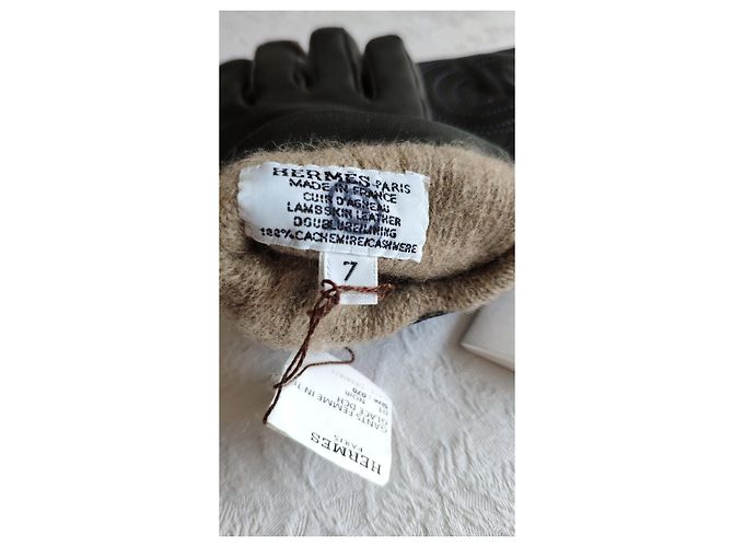 HERMÈS HANDSCHUHE AUS SCHWARZEM LAMMLEDER MIT KASCHMIRFUTTER - Ansicht 2