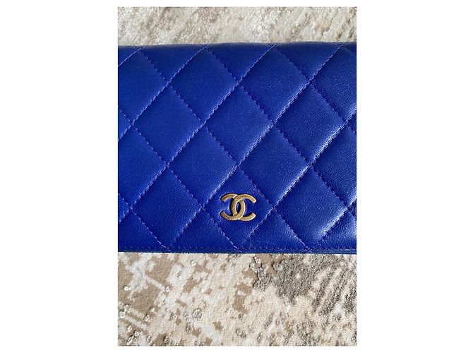 Cartera Chanel Timeless Classic de cuero acolchado azul real - vista 11