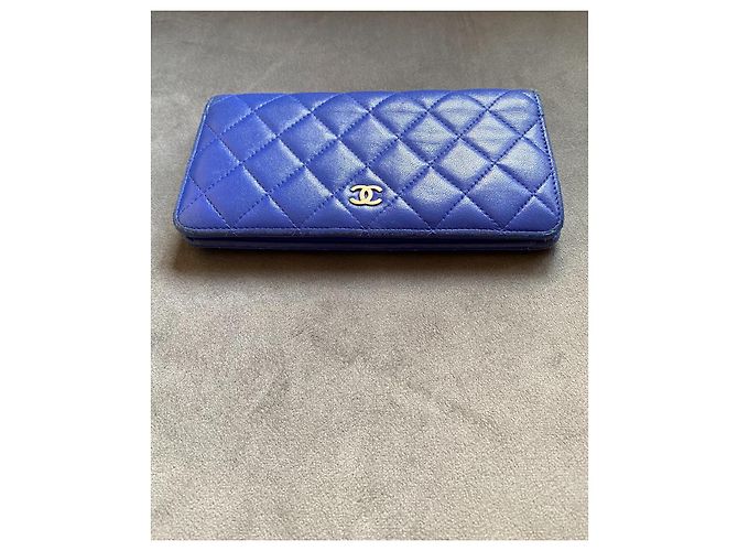 Cartera Chanel Timeless Classic de cuero acolchado azul real - vista 13
