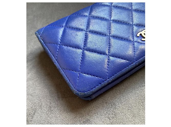 Cartera Chanel Timeless Classic de cuero acolchado azul real - vista 16