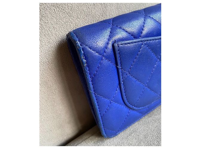 Cartera Chanel Timeless Classic de cuero acolchado azul real - vista 17