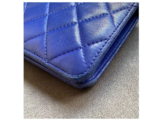 Cartera Chanel Timeless Classic de cuero acolchado azul real - vista 18