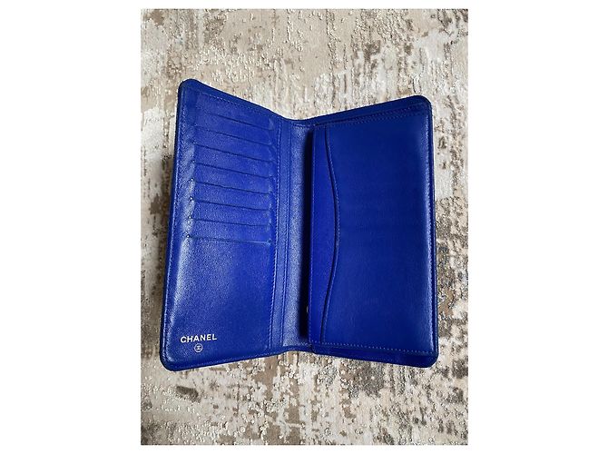 Cartera Chanel Timeless Classic de cuero acolchado azul real - vista 4