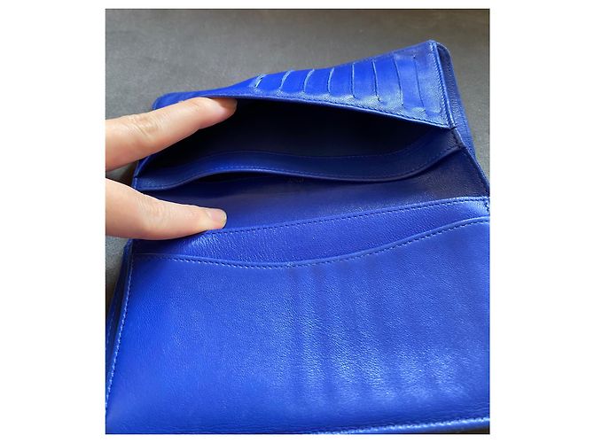 Cartera Chanel Timeless Classic de cuero acolchado azul real - vista 6