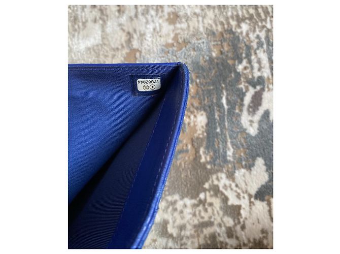 Cartera Chanel Timeless Classic de cuero acolchado azul real - vista 9