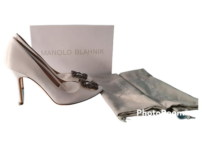 Manolo Blahnik hangisi  color  white new - vista 7