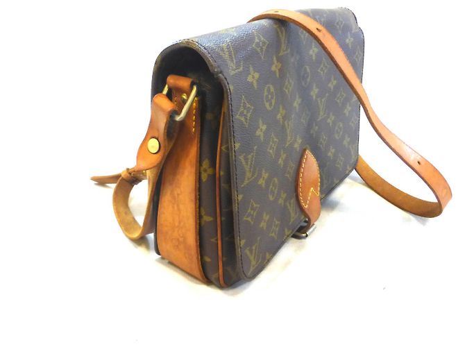 Louis Vuitton CARTUCCIA GM MONOGRAM Marrone - vista 3