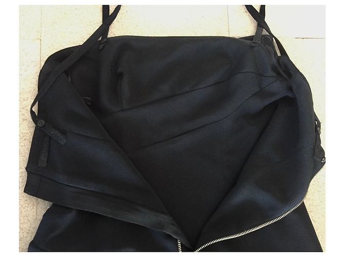 Pinko T schwarzes trägerloses Kleid aus Polyester-Crpe. 36 ( 40 ES) - Ansicht 6