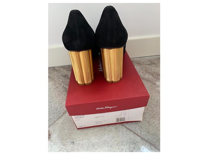 Salvatore Ferragamo LUCCA 85 Keilsandaletten aus Wildleder Schwarz - Ansicht 8