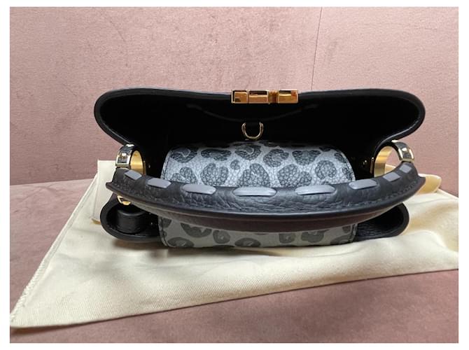 Capucines Louis Vuitton Nasturzi leopardo BB Nero - vista 9