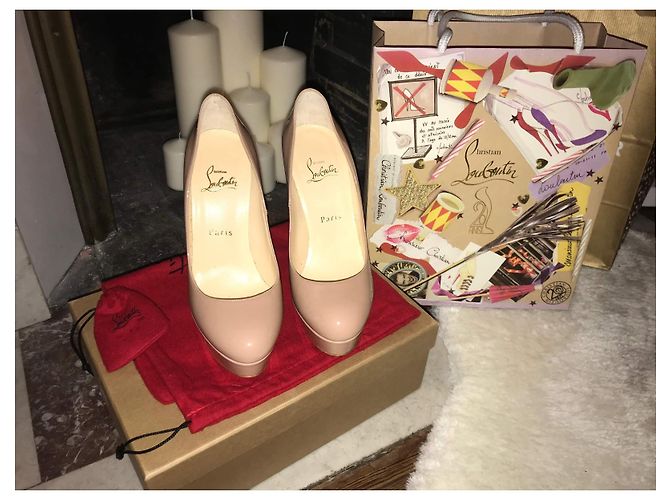 Pompe di Christian Louboutin Rosa Beige Crema - vista 3