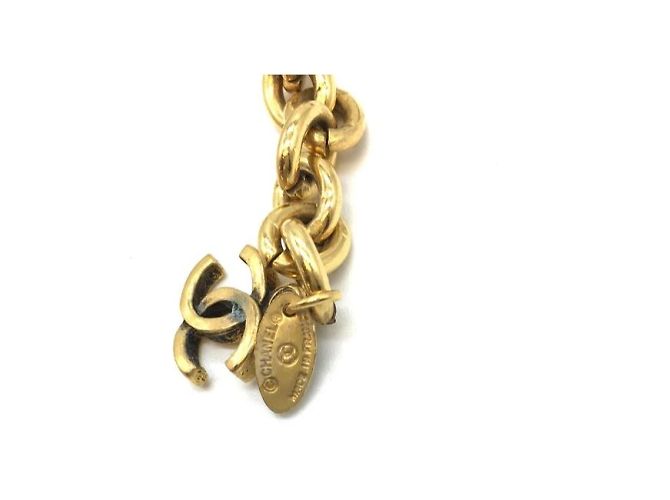 Collana con charm martellato a tripla catena in oro CC Chanel D'oro - vista 3