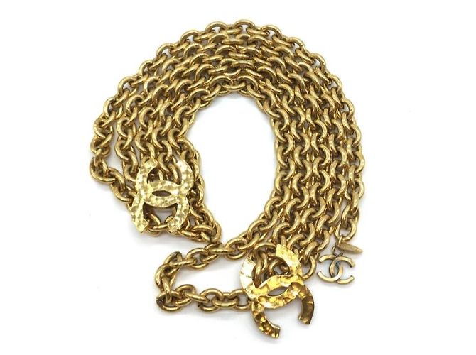 Collana con charm martellato a tripla catena in oro CC Chanel D'oro - vista 5