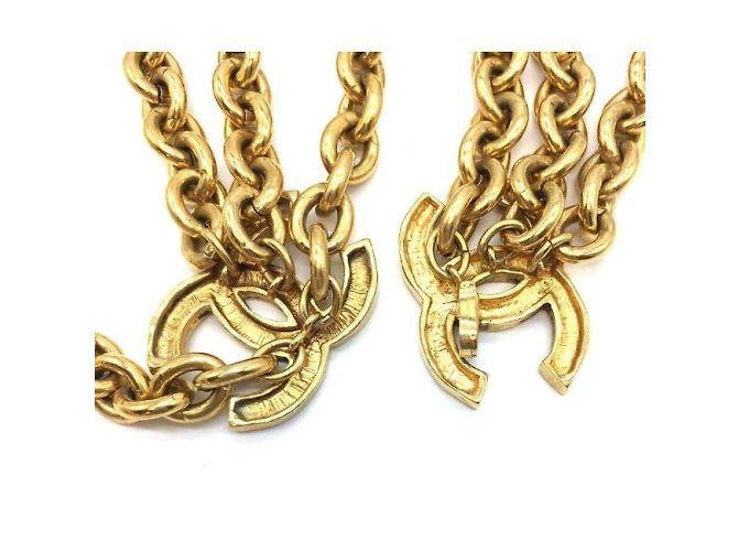 Collana con charm martellato a tripla catena in oro CC Chanel D'oro - vista 7