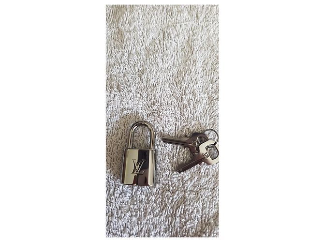 Louis Vuitton Vorhängeschloss Schmuck Silber Acryl Silber Hardware - Ansicht 3