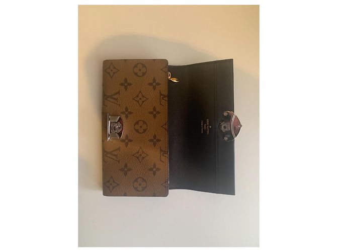 Louis Vuitton Brown Monogram Reverse Sarah Column Cartera larga negro - vista 3