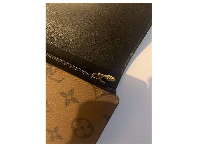 Louis Vuitton Brown Monogram Reverse Sarah Column Cartera larga negro - vista 5